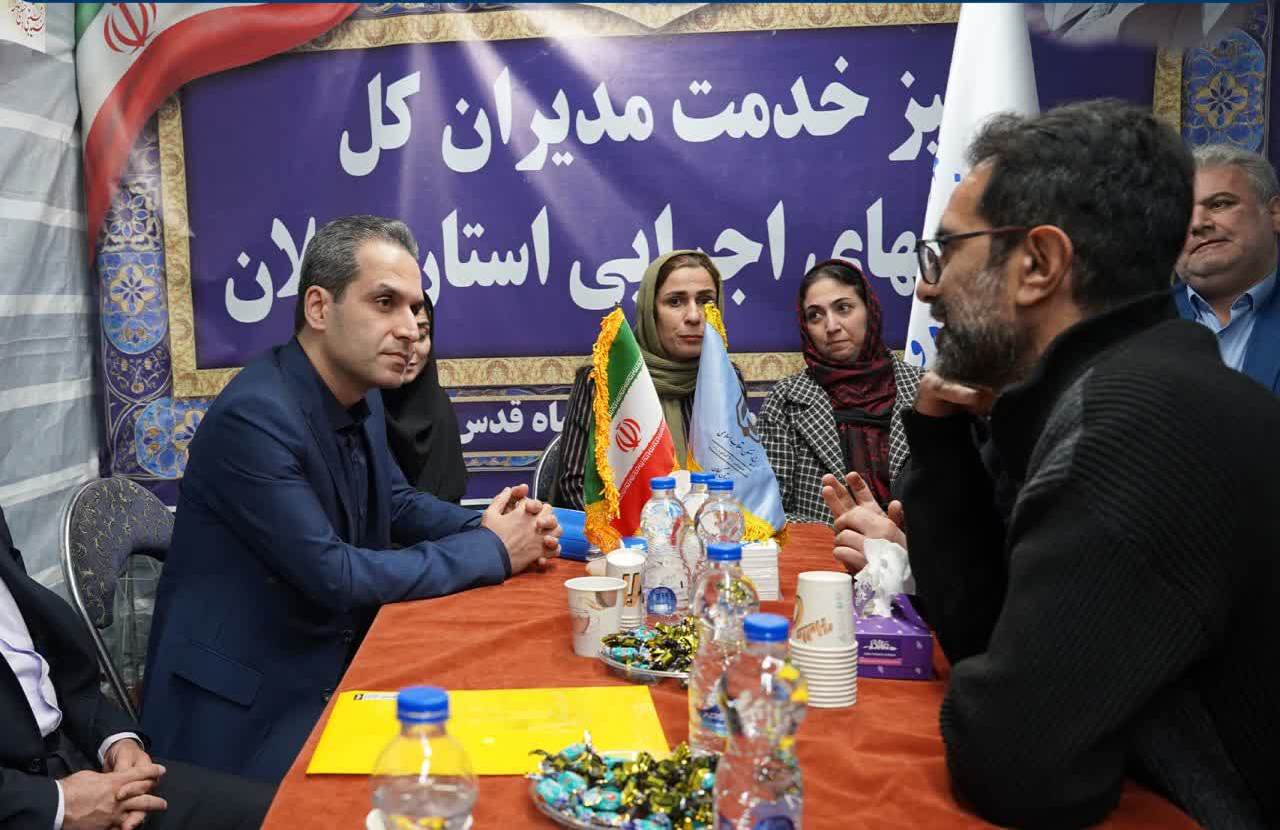 میزخدمت جهادی اداره‌کل راه و شهرسازی گیلان در میدان شهدای ذهاب برگزار شد.